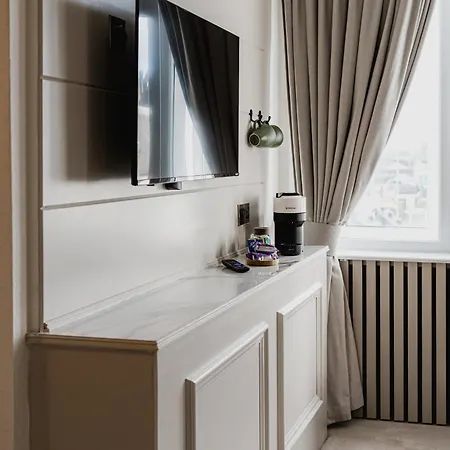 Отель The Yorkshire Unicorn