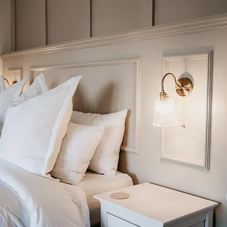 Отель The Yorkshire Unicorn